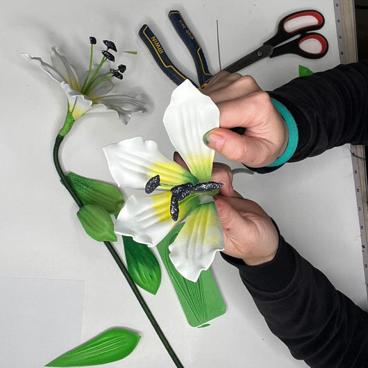 Pastel Blue Majestic Lily Handheld Kit - Bloom & Shape (3 Flowers) - amazinggiantflowers