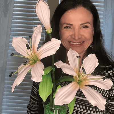 Pink Majestic Lily Handheld Kit - Bloom & Shape (3 Flowers) - amazinggiantflowers